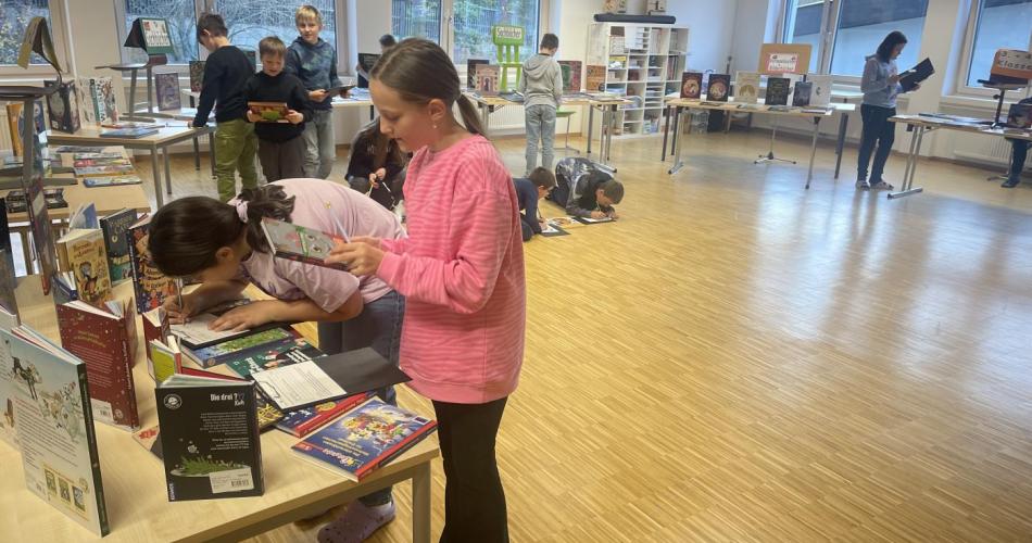 Büchertisch 1
